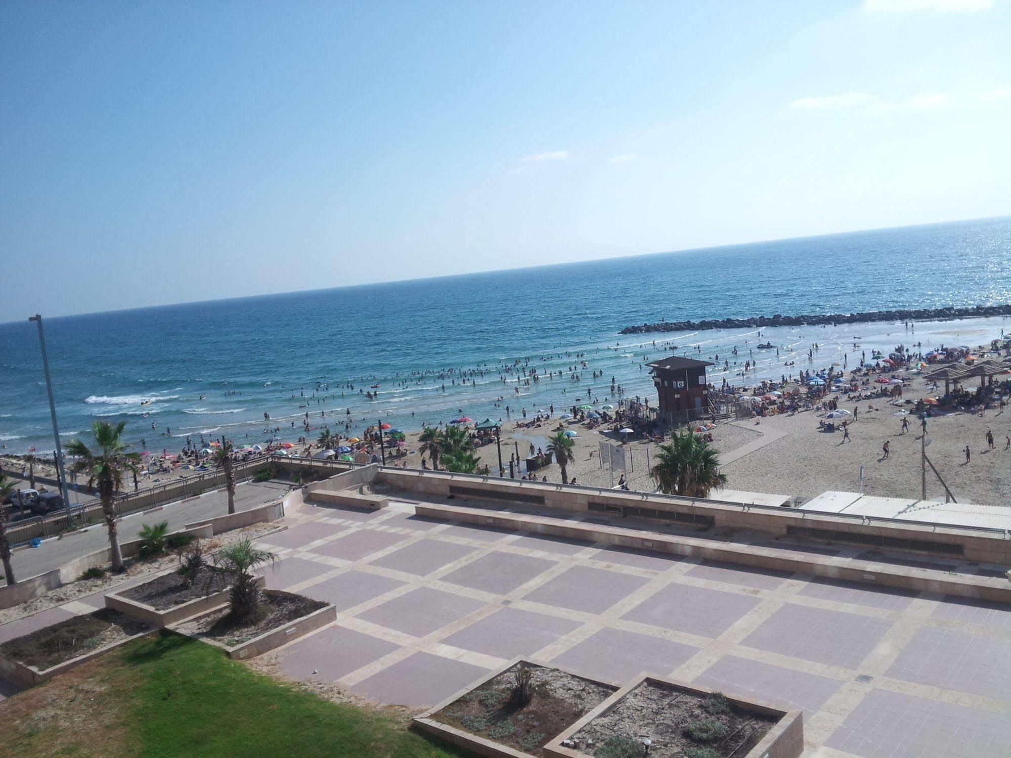 Marom Apartments Hof Hacarmel Хайфа Екстериор снимка