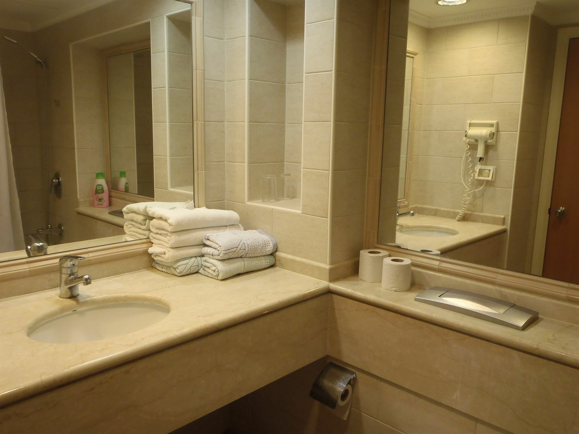 Marom Apartments Hof Hacarmel Хайфа Екстериор снимка